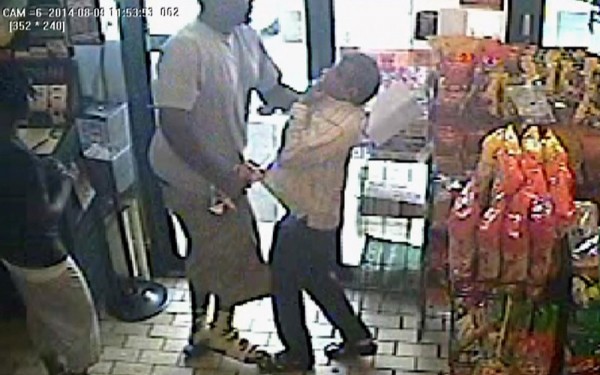 Ferguson-Criminal-Mike-Brown-Strong-Arm-Robbing-Liquor-Store-Minutes-Before-Death
